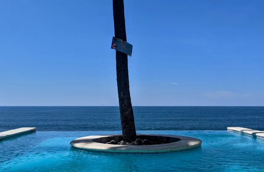 Picture of Reef on the Water infinity pool