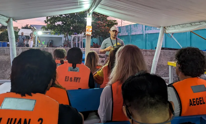 Picture of Our tour guide giving explanations during the firefly tour