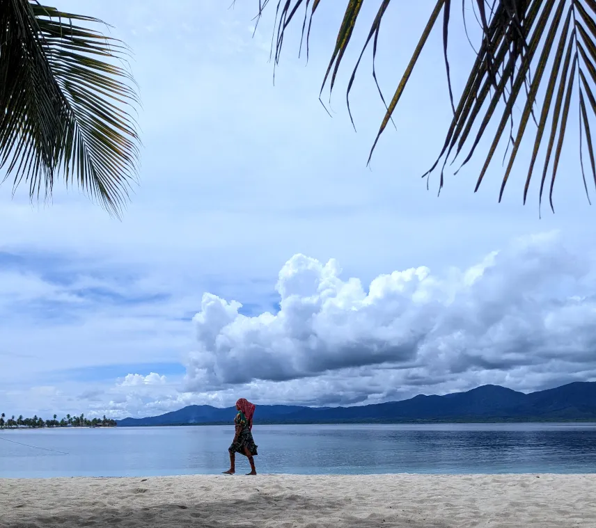 Picture of Kuna woman on San Blas beach